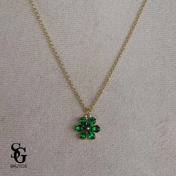 792550_52a502709bb94621b1111971af5aa745mv2.webp Colar com Flor Verde Esmeralda - CL089