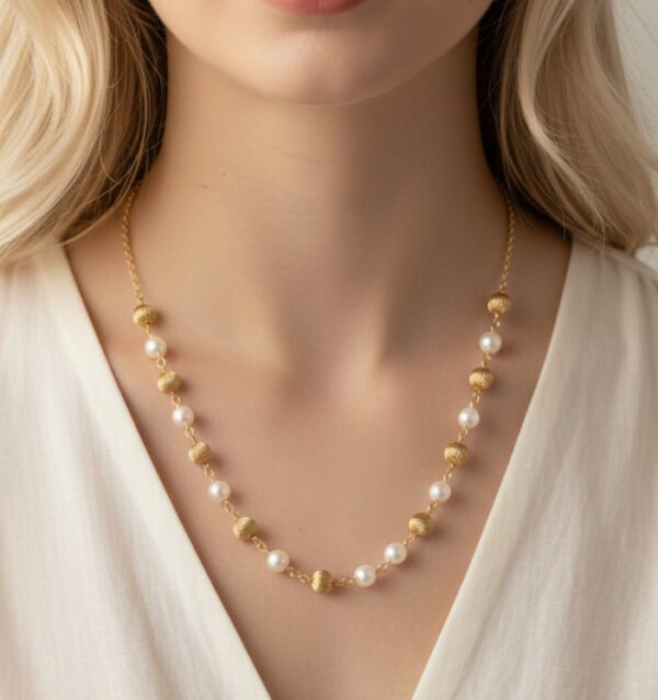 Colar Elegante com Pérolas e Metal - CL224