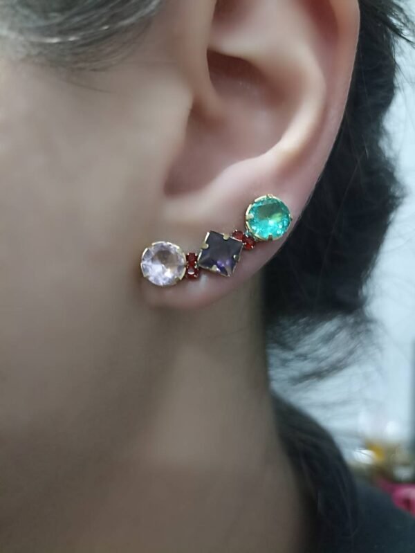 792550_5f1e17e7aefe4d8ebfa2d444e60d6270mv2.jpg Ear Cuff em Zircônias Coloridas - EC012