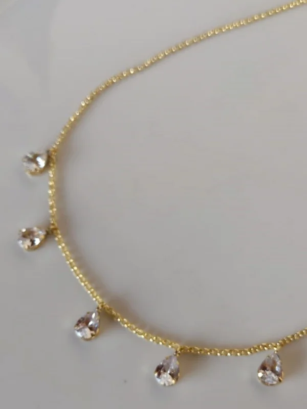 792550_65a510e4f0af4072930dbfcdf3b385f8mv2.webp Colar Zircônias Gota Cristal - CL106