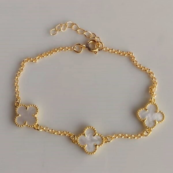 Pulseira Três Trevos Branco Perolado - PS062