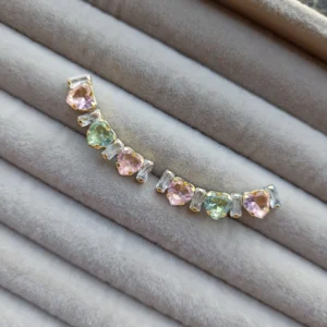 792550_7d39ba4142314d3db23d55fd8e38c3b1mv2.webp Brinco Ear Cuff de Coração e Baguete - EC039