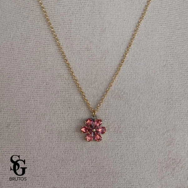 Colar com Flor Zircônia Fucshia - CL090
