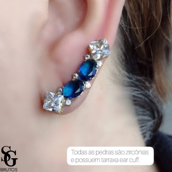 792550_9377613c1e364c48ad526034f3a5717bmv2.jpg Brinco Ear Cuff Zircônias Azul e Cristal - EC002