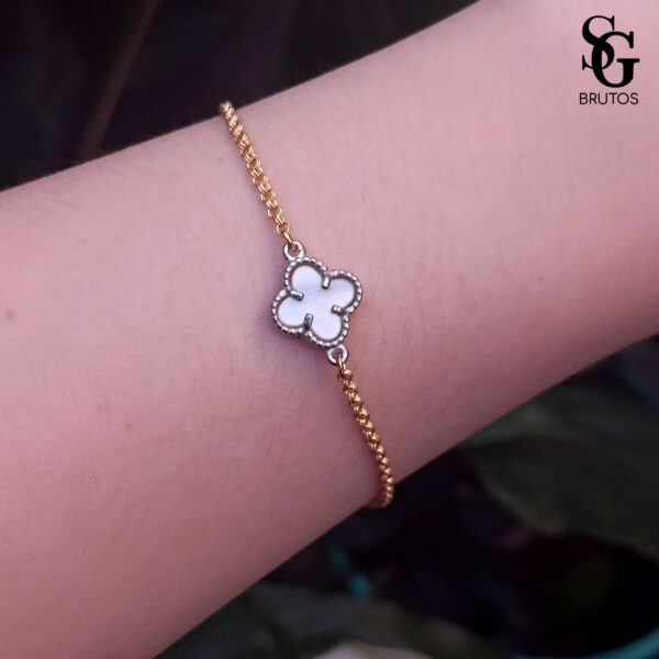 Pulseira com Um Trevo Madrepérola - PS057