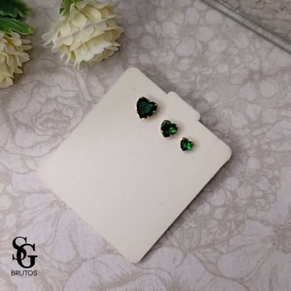 792550_bce2c3d6754f4f8795ee6a46d4576b45mv2.jpg Trio Zircônias Coração Verde Esmeralda - TR017