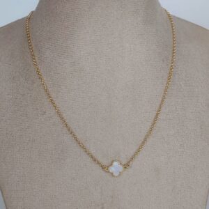 792550_d9eb51f1fdfe4c71bdbbb1862a4a5770mv2.jpg Colar Um Trevo Branco Perolado - CL198