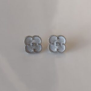 792550_de729ed246134f38af2607573c92756emv2.jpg Brinco Trevo 15mm com Zircônia - BD133