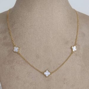 792550_e0867198581a4cb2b02bee376ea98a9emv2.jpg Colar Três Trevos Branco Perolado - CL195