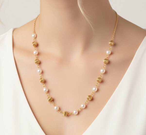 Colar Elegante com Pérolas e Metal - CL224